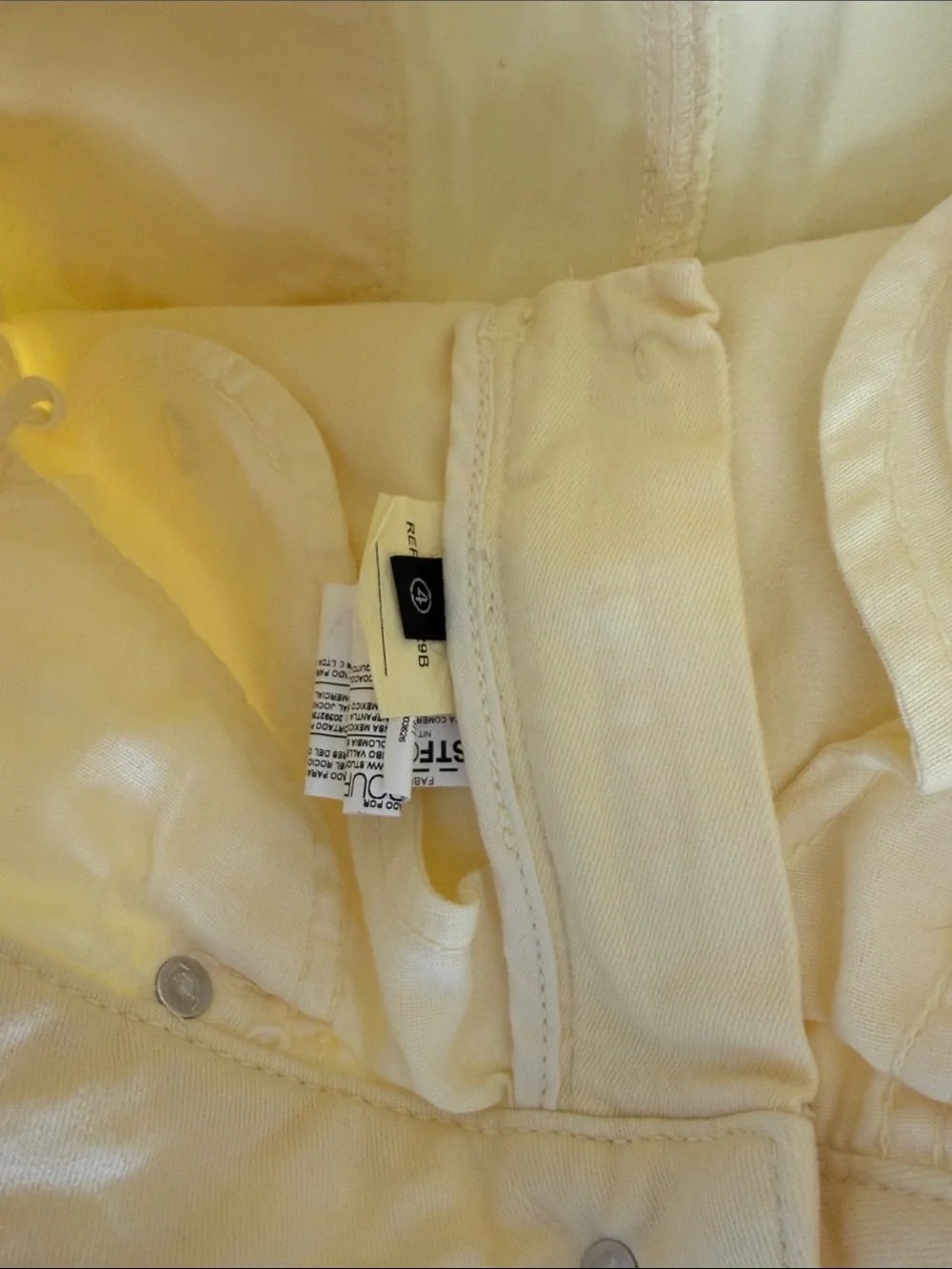 Studio F light yellow